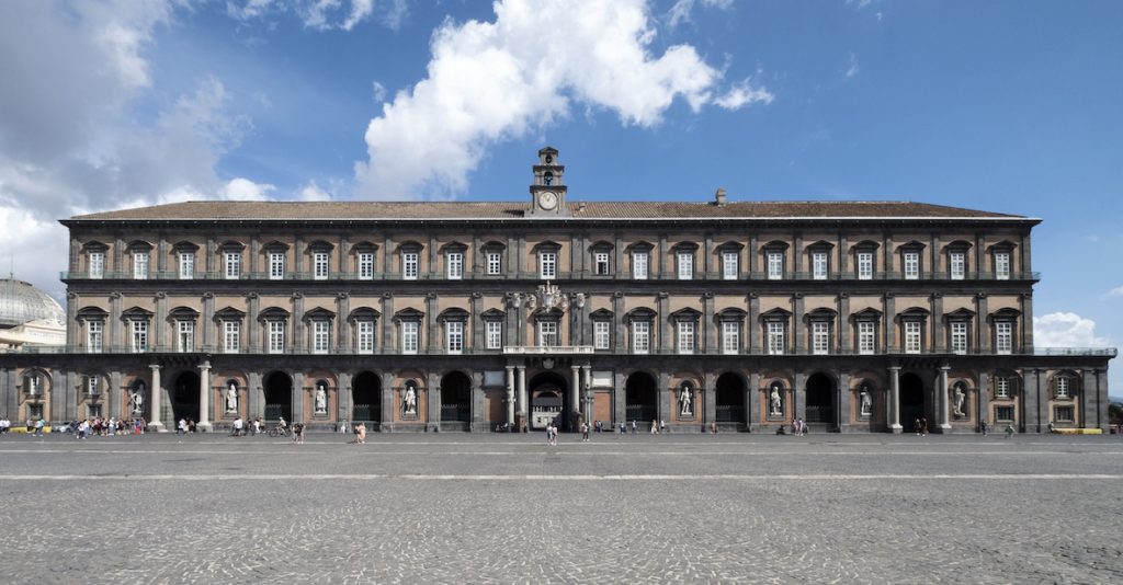 La primavera di Palazzo Reale, i restauri restituiti ai visitatori – Vivi  Campania